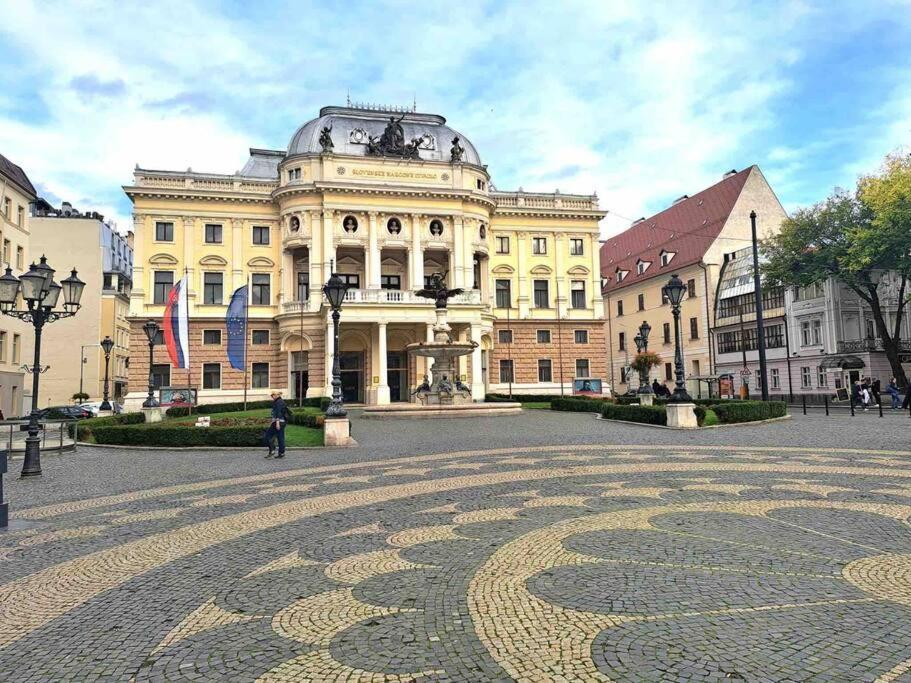 New Studio In Quiet Part Of The City Center Bratislava Bagian luar foto