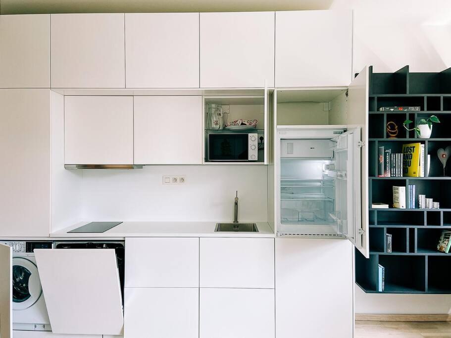 New Studio In Quiet Part Of The City Center Bratislava Bagian luar foto