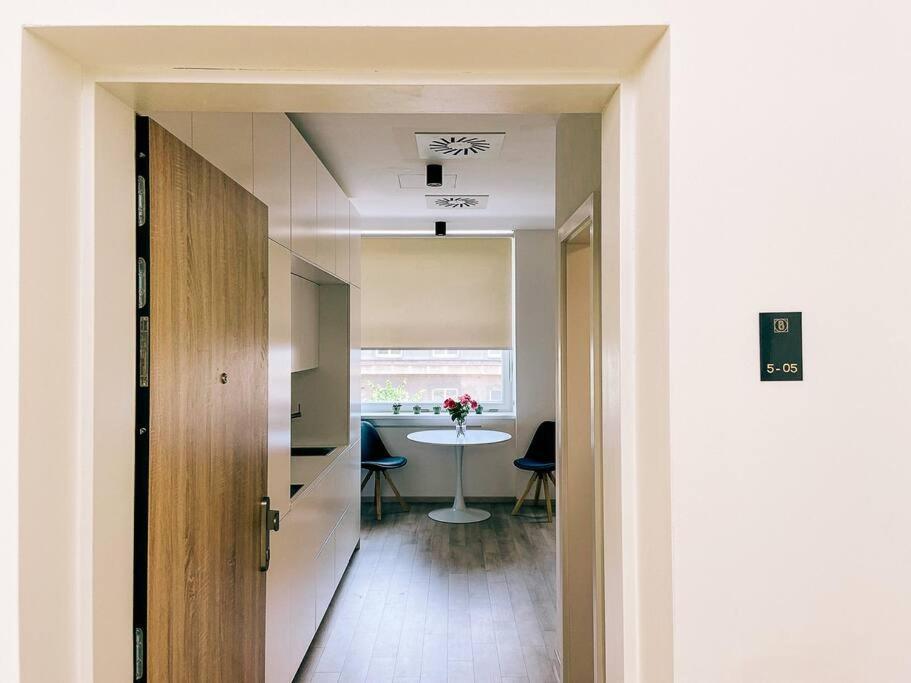 New Studio In Quiet Part Of The City Center Bratislava Bagian luar foto