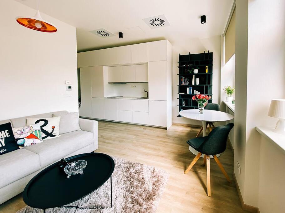 New Studio In Quiet Part Of The City Center Bratislava Bagian luar foto