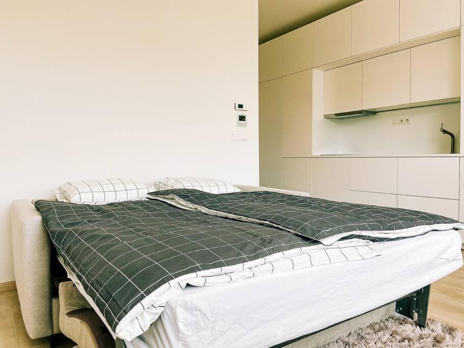 New Studio In Quiet Part Of The City Center Bratislava Bagian luar foto